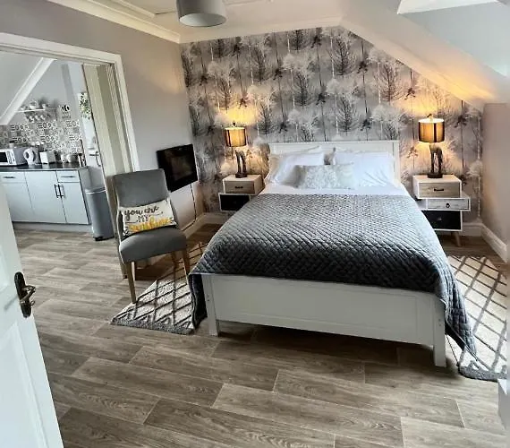 홈스테이 Hightree House